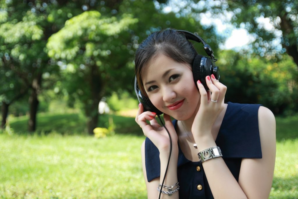 ascoltare la radio-radio streaming-consulenza radiofonica-web radio-ascoltare radio-ascoltare musica gratis-diretta radio