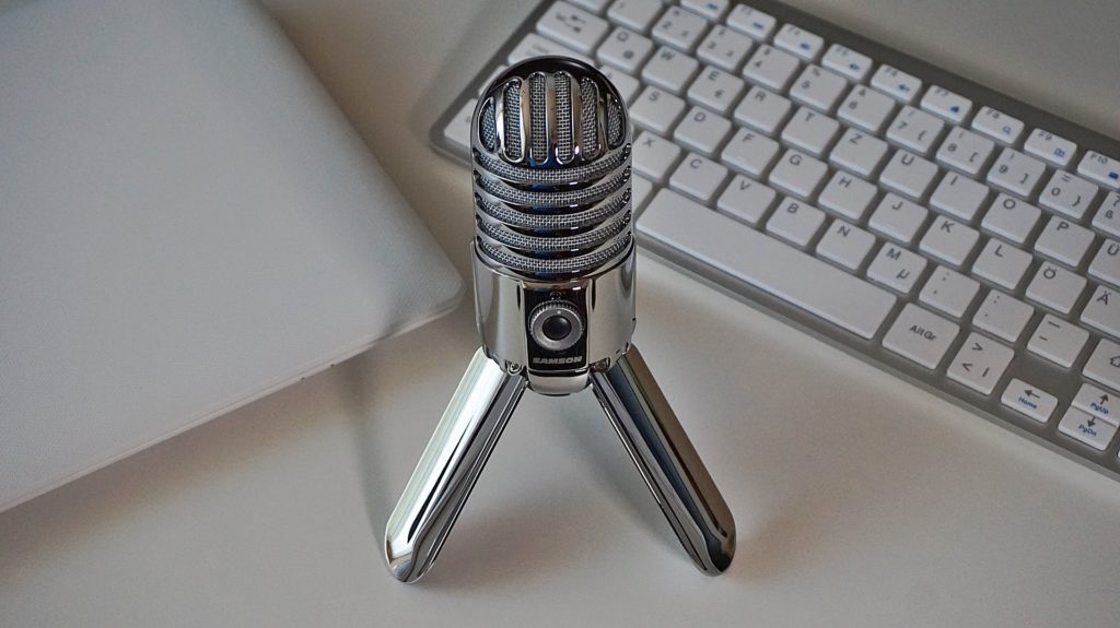 microfono per podcast e giovani