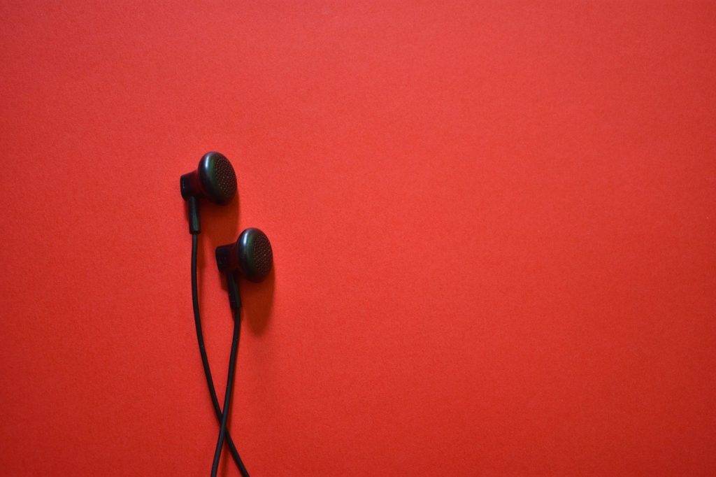cuffie per ascoltare programmazione musicale