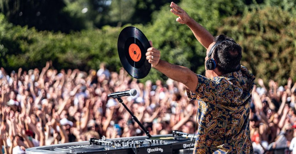 Nicola Savino a Party like a deejay