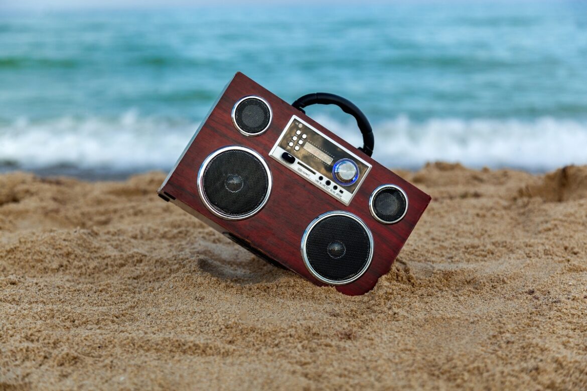 Radioascoltatori in vacanza: come raggiungerli ovunque siano